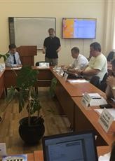 Фото 2. Новиков В.П. выступает с докладом