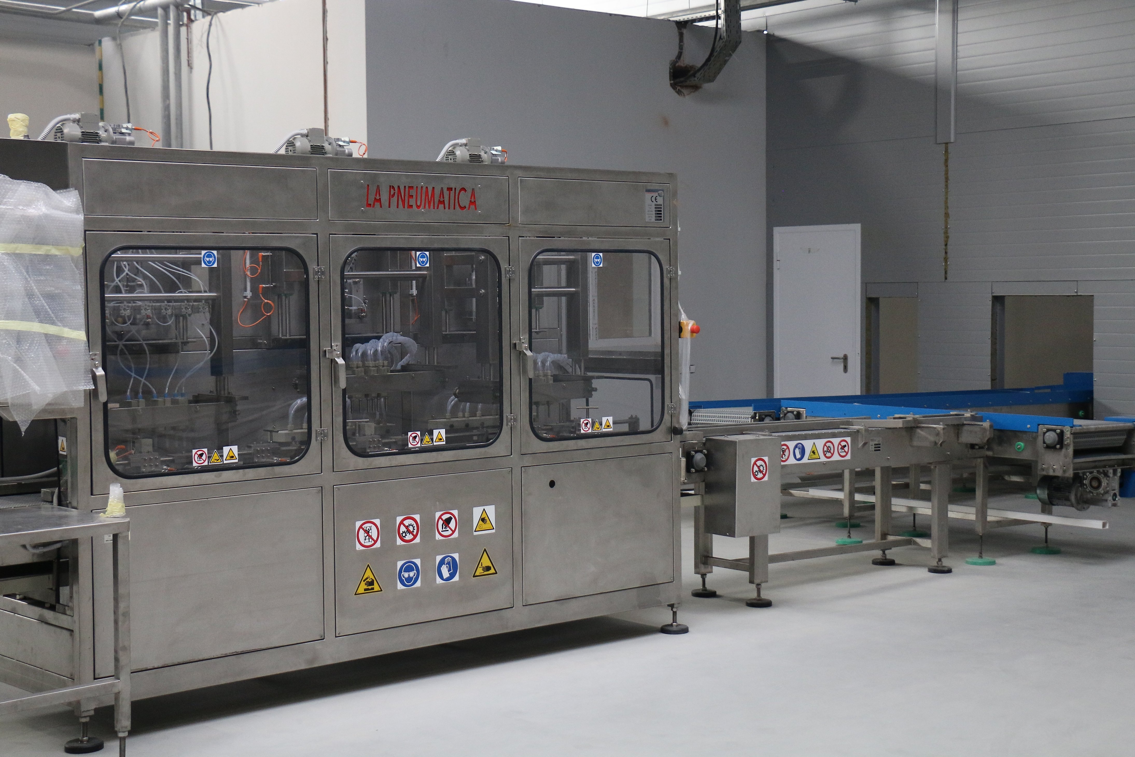 Представители итальянских компаний LaPneumatica и Ferrazza Srl Unipersonale провели инспекцию монтажа сборочной линии на аккумуляторном заводе ООО «АйПауэр» - 1