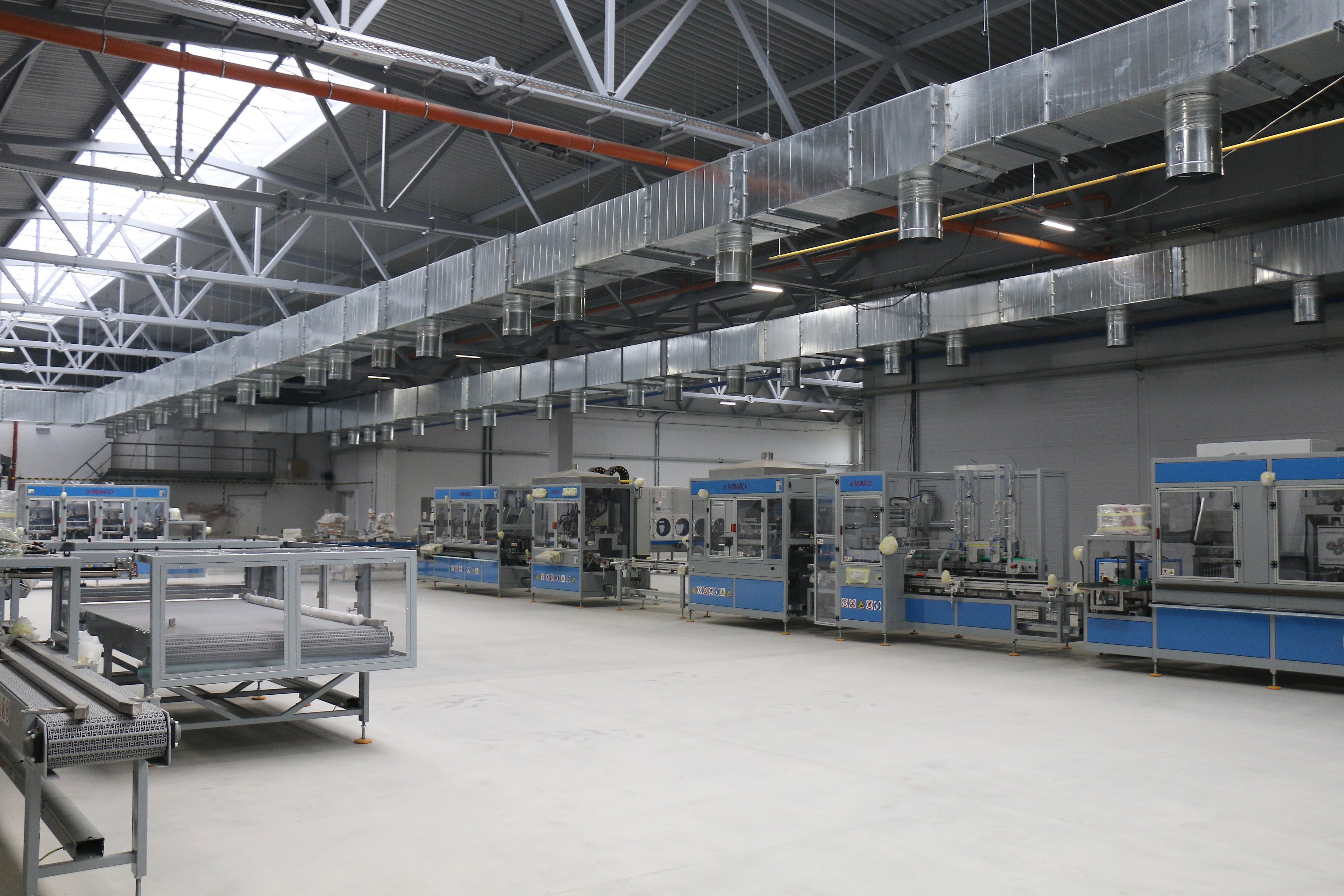 Представители итальянских компаний LaPneumatica и Ferrazza Srl Unipersonale провели инспекцию монтажа сборочной линии на аккумуляторном заводе ООО «АйПауэр» - 2